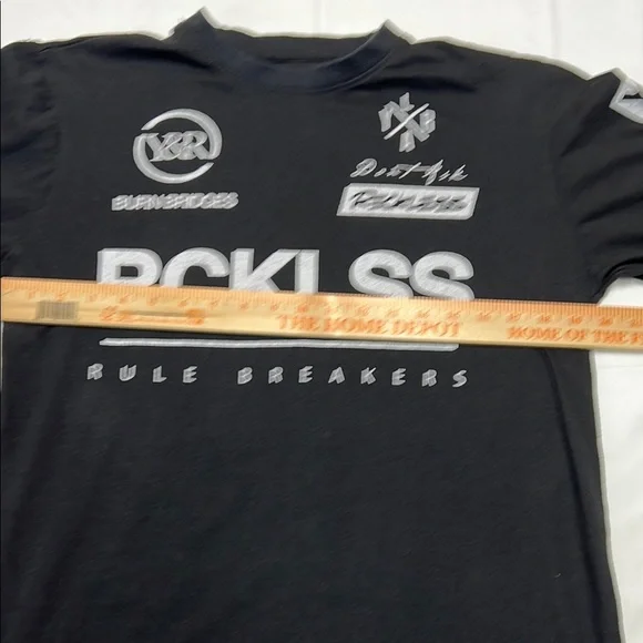 Young and reckless long sleeve spell out men’s size medium rule breakers - Picture 9 of 10